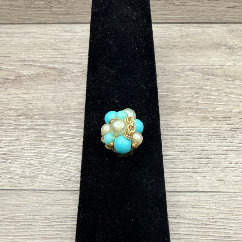Elegant Gold Tone and Turquoise Cluster Brooch